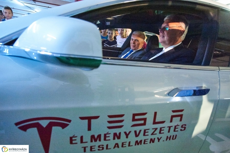 Elektromos töltőállomás Nyíregyházán - fotó Szarka Lajos