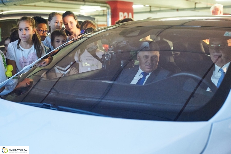 Elektromos töltőállomás Nyíregyházán - fotó Szarka Lajos