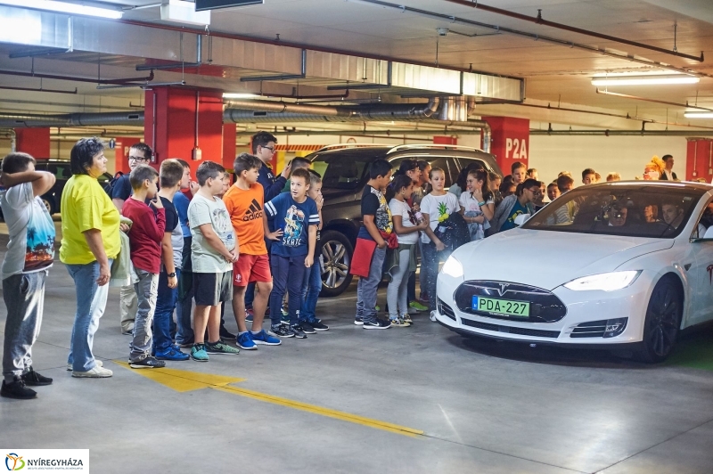 Elektromos töltőállomás Nyíregyházán - fotó Szarka Lajos