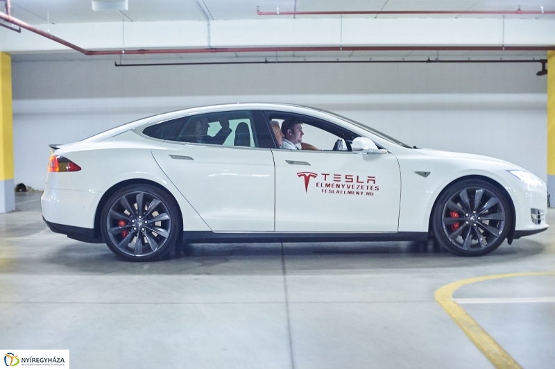 Elektromos töltőállomás Nyíregyházán - fotó Szarka Lajos