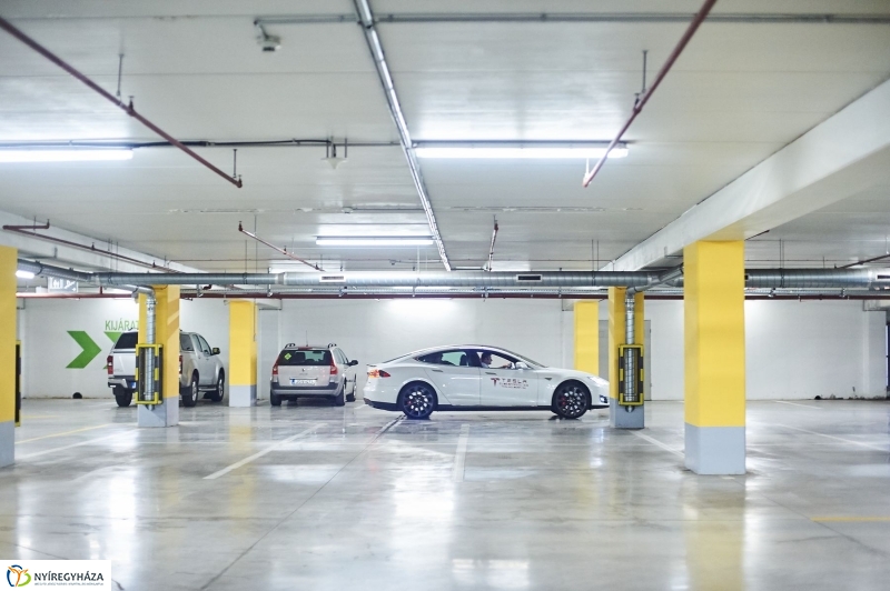 Elektromos töltőállomás Nyíregyházán - fotó Szarka Lajos