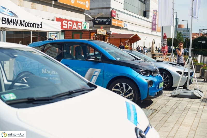 Elektromos töltőállomás Nyíregyházán - fotó Szarka Lajos