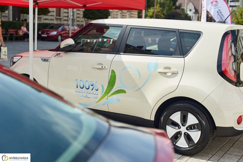 Elektromos töltőállomás Nyíregyházán - fotó Szarka Lajos