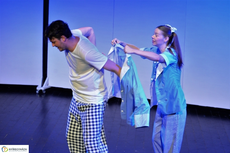 A kék pék-bemutató a MŰvész stúdióban