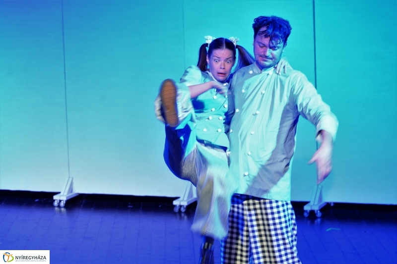 A kék pék-bemutató a MŰvész stúdióban