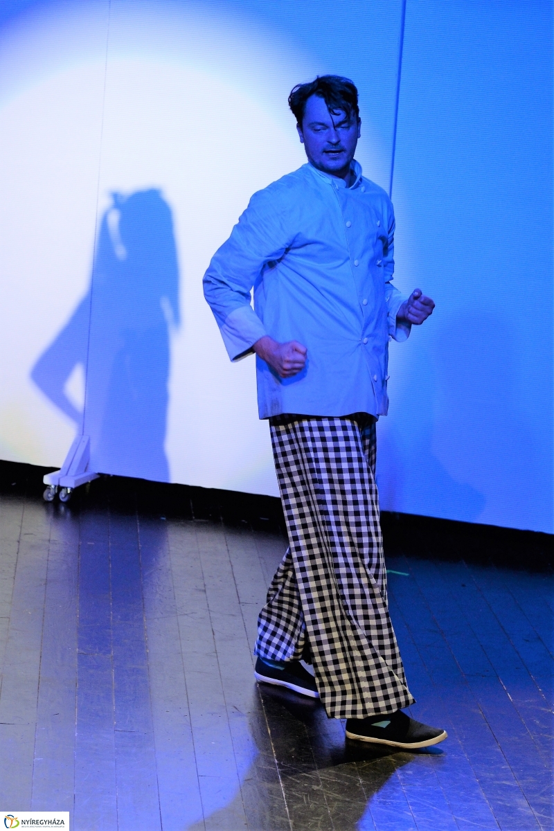 A kék pék-bemutató a MŰvész stúdióban