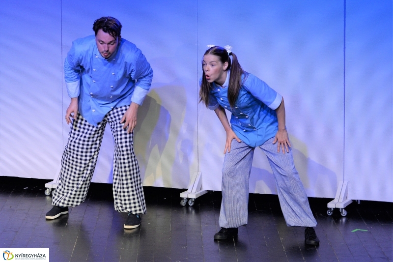 A kék pék-bemutató a MŰvész stúdióban