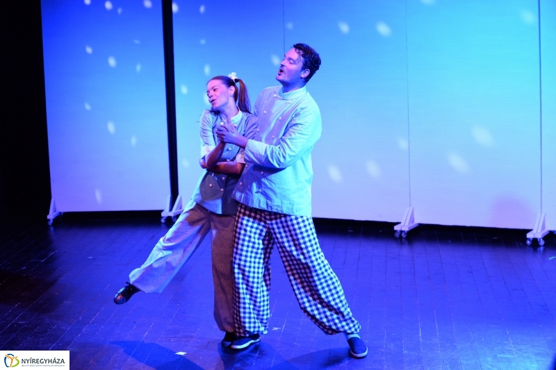 A kék pék-bemutató a MŰvész stúdióban