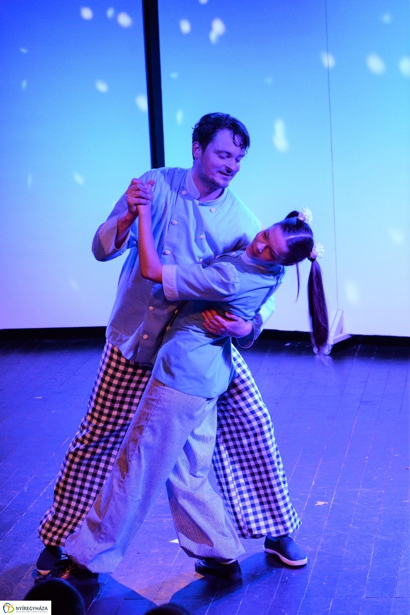 A kék pék-bemutató a MŰvész stúdióban