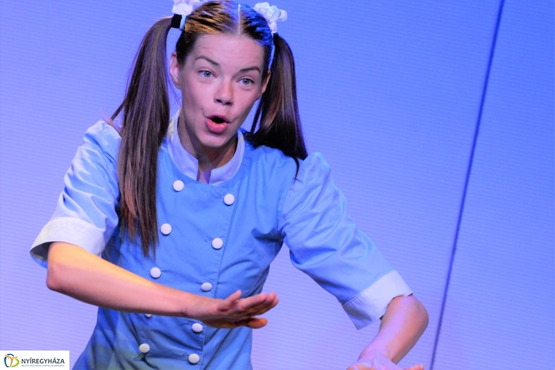 A kék pék-bemutató a MŰvész stúdióban