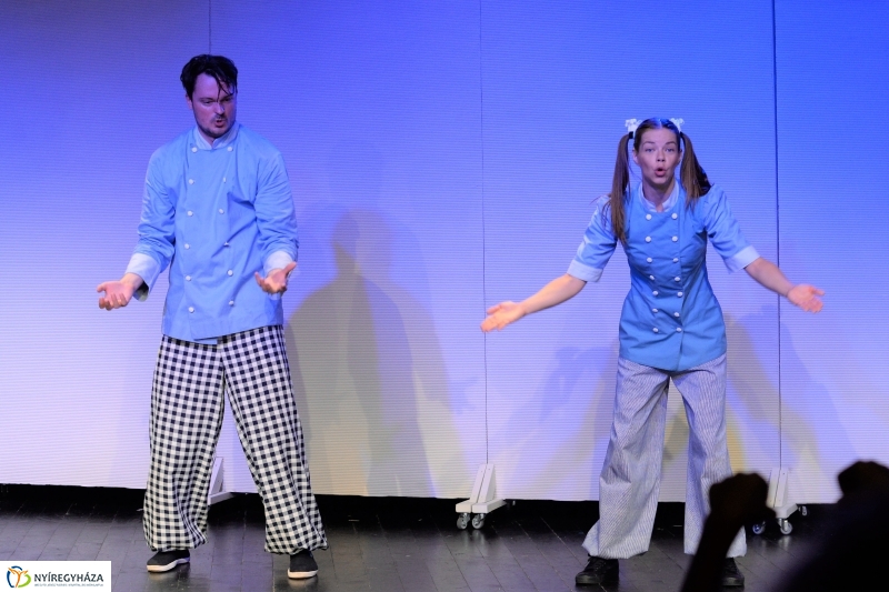 A kék pék-bemutató a MŰvész stúdióban