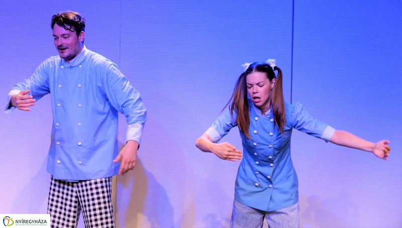 A kék pék-bemutató a MŰvész stúdióban