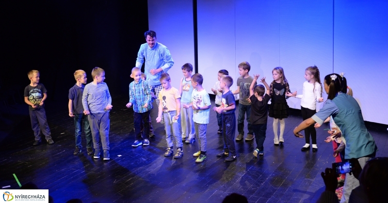 A kék pék-bemutató a MŰvész stúdióban