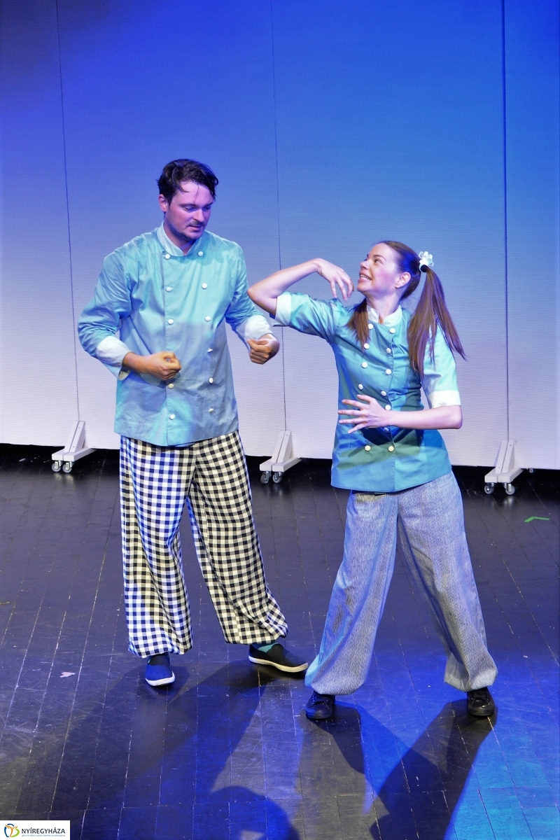 A kék pék-bemutató a MŰvész stúdióban