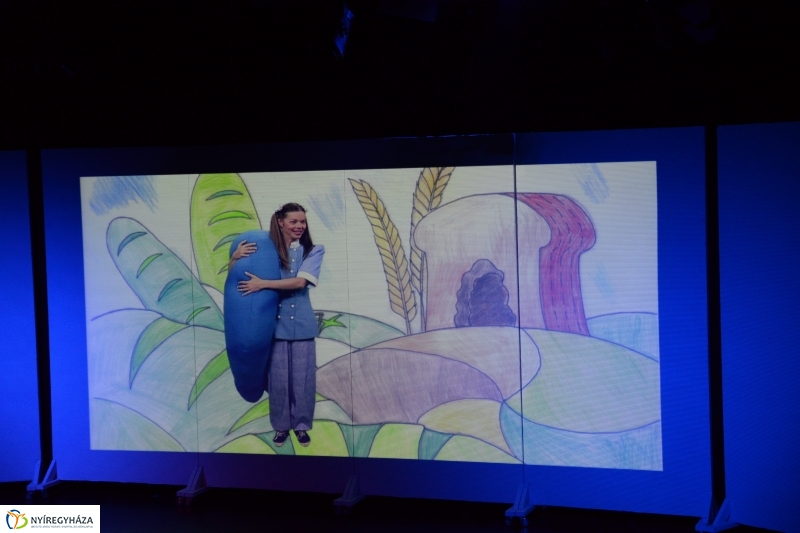 A kék pék-bemutató a MŰvész stúdióban