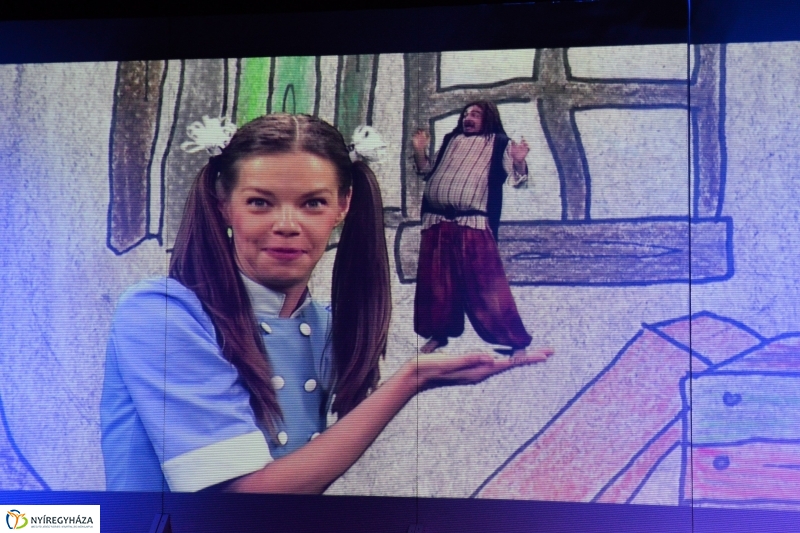 A kék pék-bemutató a MŰvész stúdióban