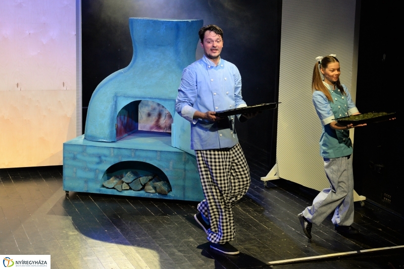 A kék pék-bemutató a MŰvész stúdióban