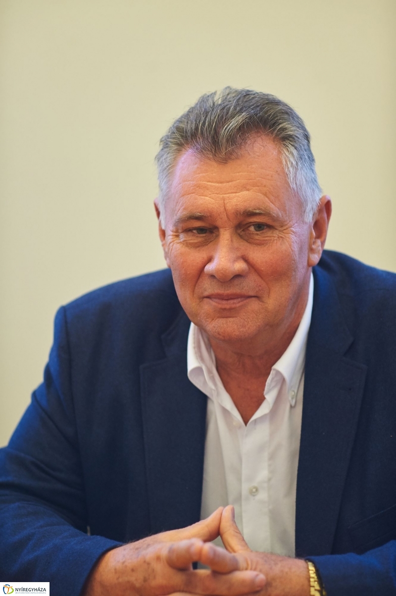 Új műtőlámpa és műtőasztal a kórházban - fotó Szarka Lajos