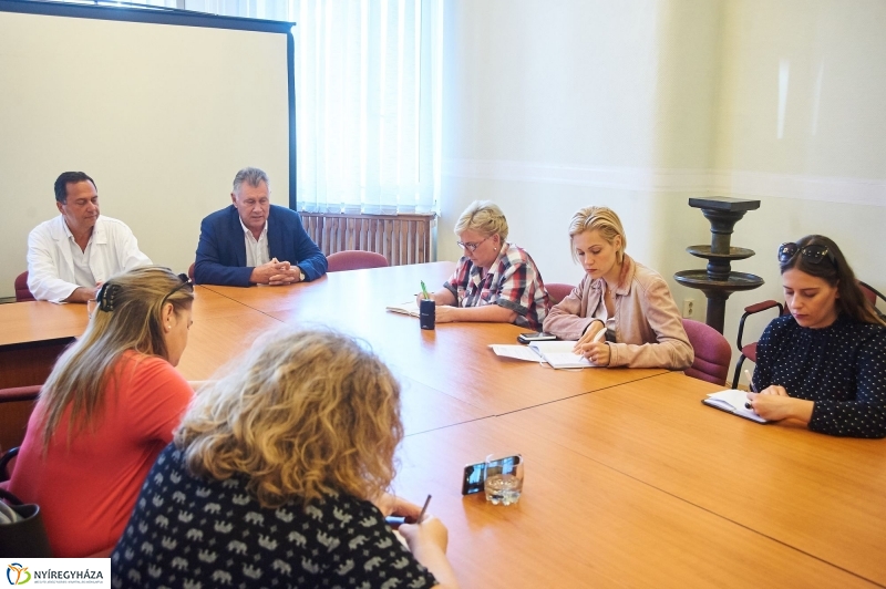 Új műtőlámpa és műtőasztal a kórházban - fotó Szarka Lajos