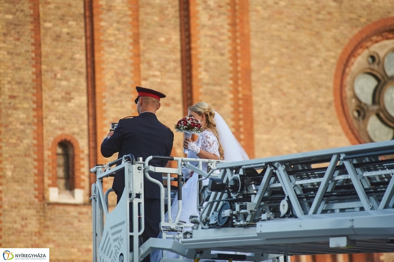 Esküvő tűzoltó módra - fotó Szarka Lajos