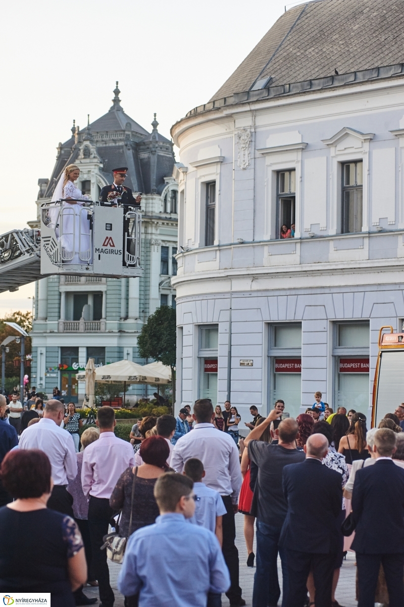 Esküvő tűzoltó módra - fotó Szarka Lajos