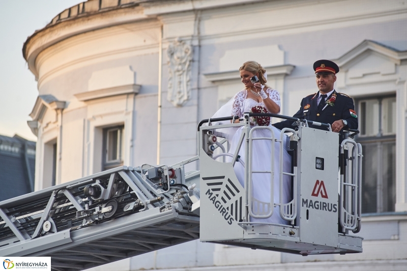 Esküvő tűzoltó módra - fotó Szarka Lajos