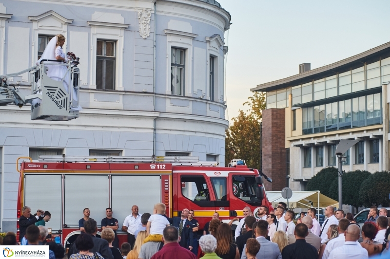 Esküvő tűzoltó módra - fotó Szarka Lajos