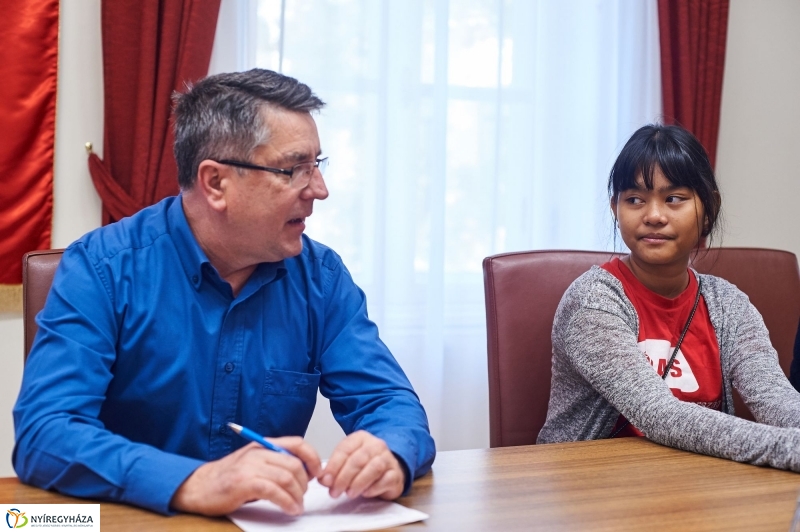 Cserediákok a Városházán - fotó Szarka Lajos