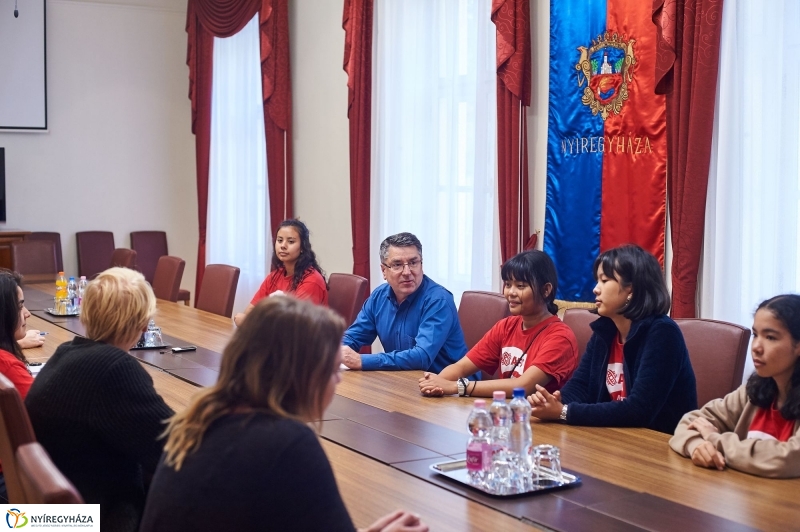 Cserediákok a Városházán - fotó Szarka Lajos