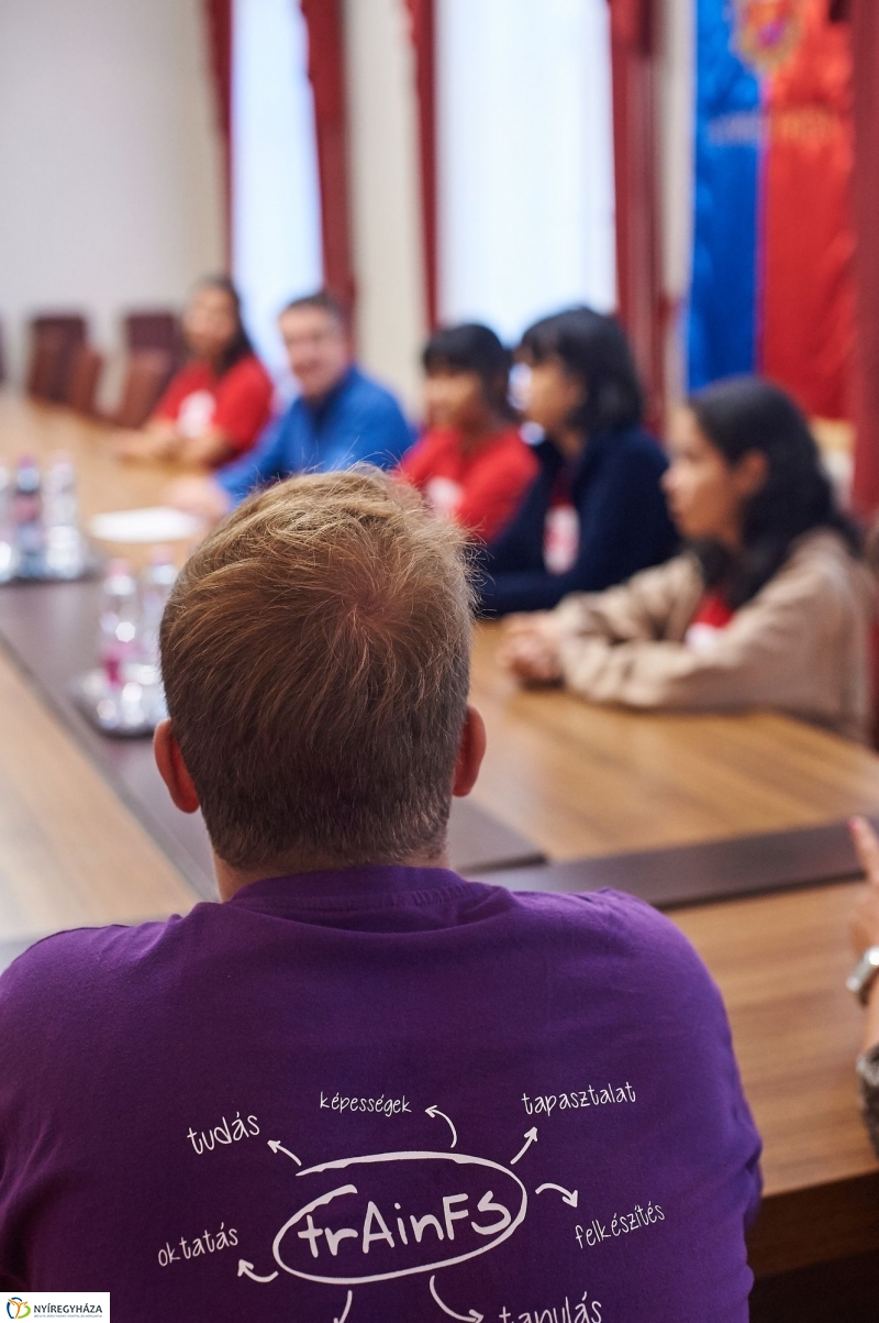 Cserediákok a Városházán - fotó Szarka Lajos