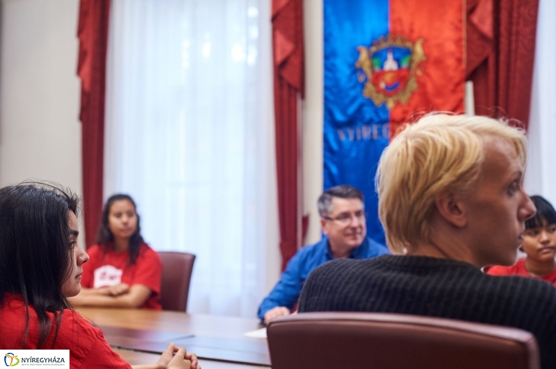 Cserediákok a Városházán - fotó Szarka Lajos