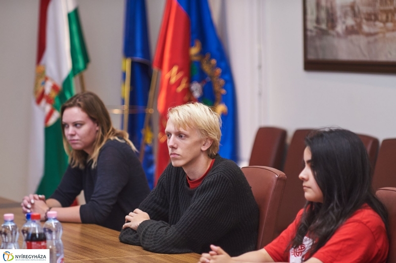 Cserediákok a Városházán - fotó Szarka Lajos