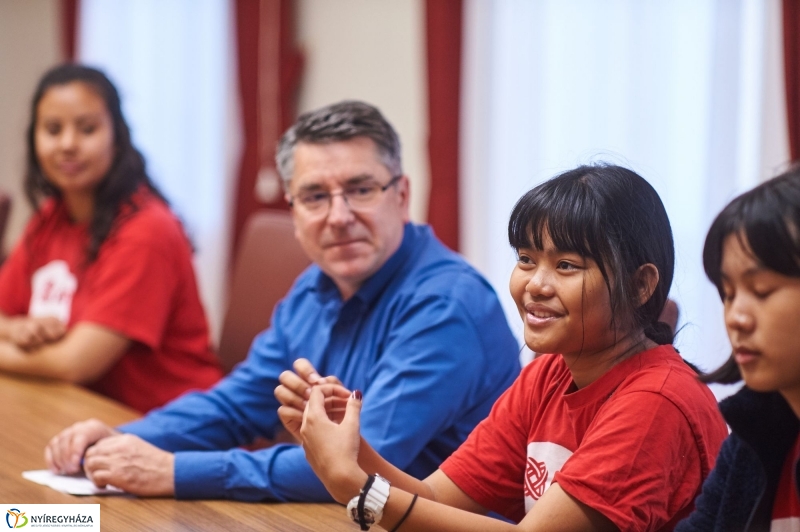 Cserediákok a Városházán - fotó Szarka Lajos
