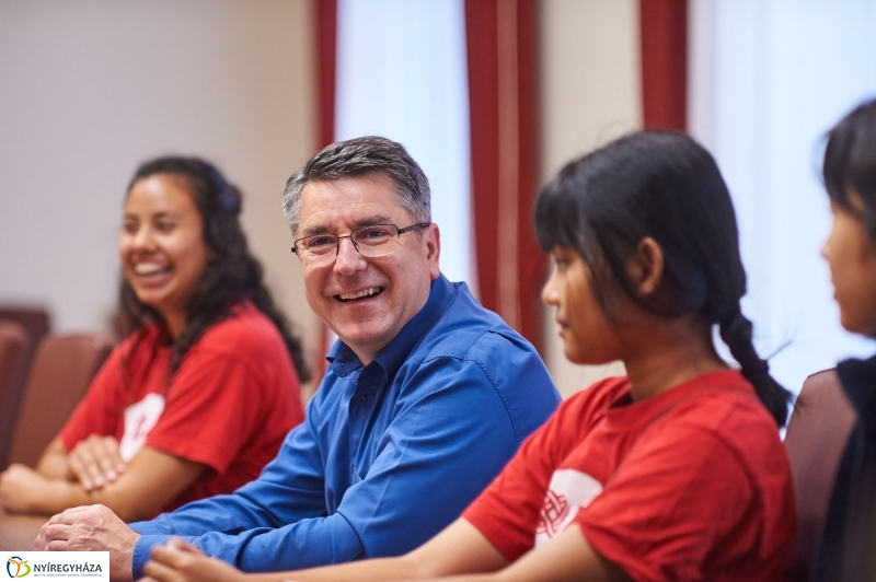 Cserediákok a Városházán - fotó Szarka Lajos