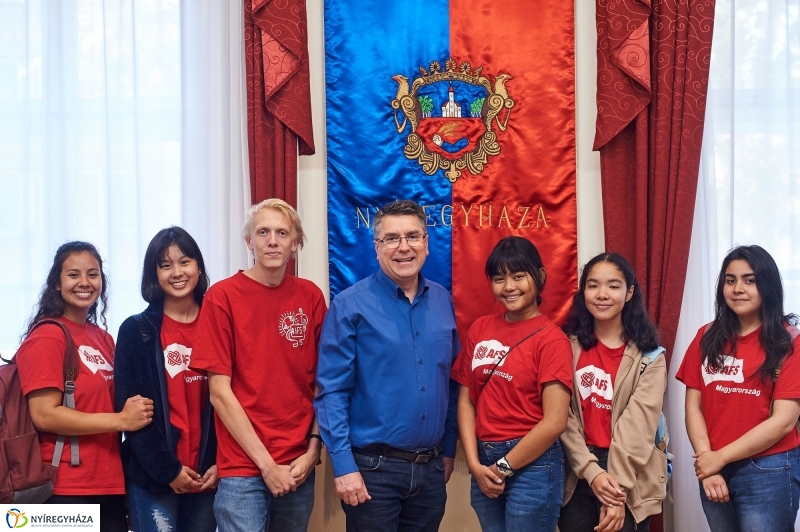 Cserediákok a Városházán - fotó Szarka Lajos