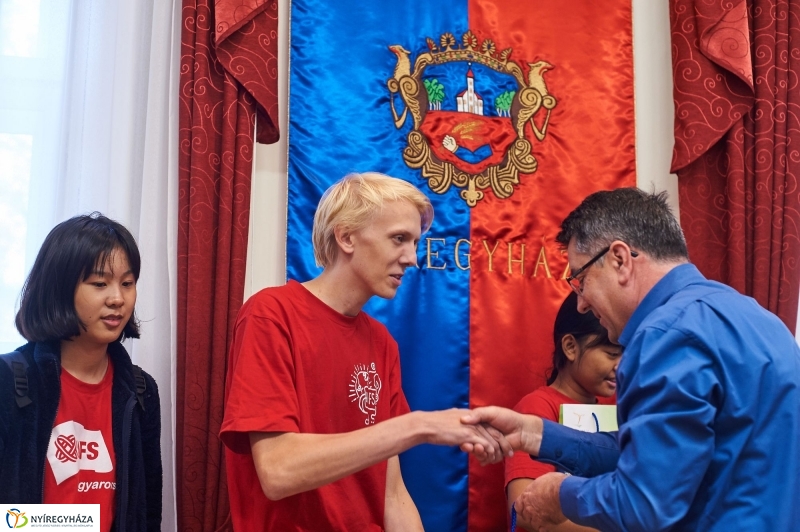 Cserediákok a Városházán - fotó Szarka Lajos