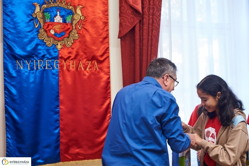 Cserediákok a Városházán - fotó Szarka Lajos