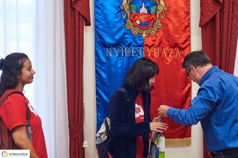 Cserediákok a Városházán - fotó Szarka Lajos