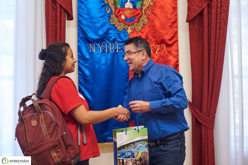 Cserediákok a Városházán - fotó Szarka Lajos