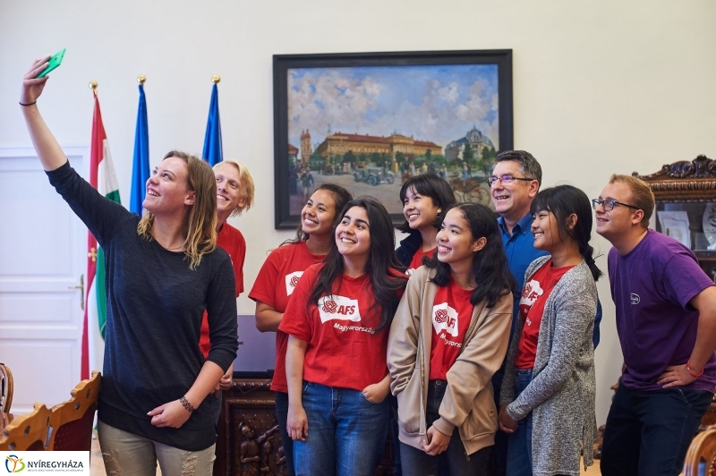 Cserediákok a Városházán - fotó Szarka Lajos