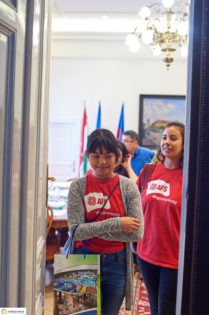 Cserediákok a Városházán - fotó Szarka Lajos