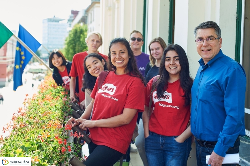 Cserediákok a Városházán - fotó Szarka Lajos