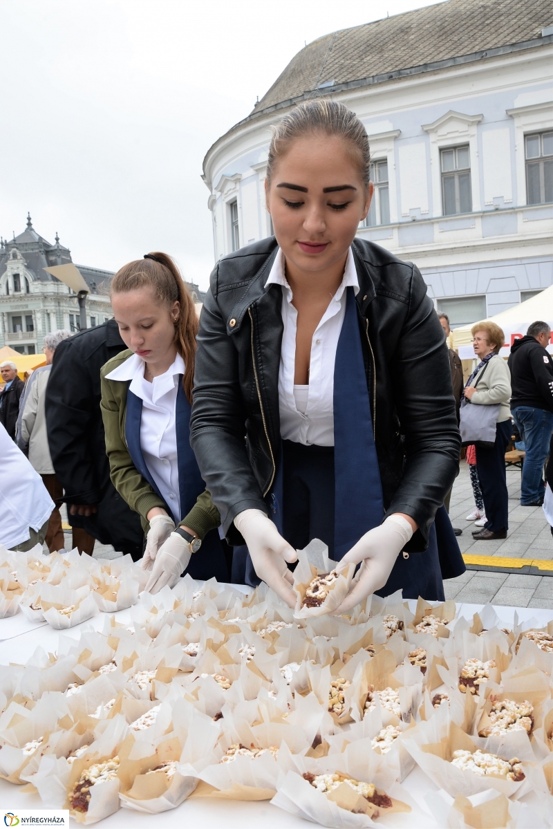 Szilváslepény kóstoló a Tirpák Fesztiválon- fotó Trifonov Éva
