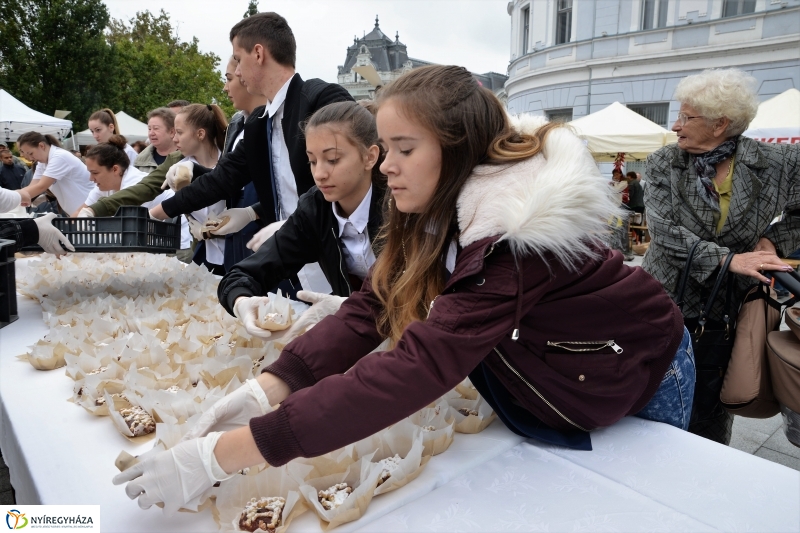 Szilváslepény kóstoló a Tirpák Fesztiválon- fotó Trifonov Éva