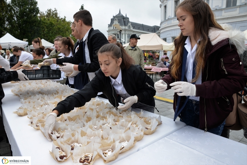 Szilváslepény kóstoló a Tirpák Fesztiválon- fotó Trifonov Éva
