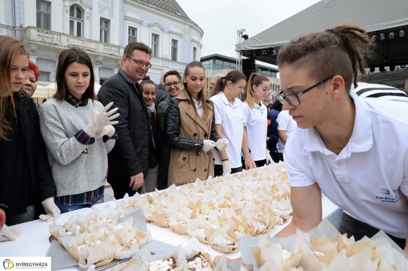 Szilváslepény kóstoló a Tirpák Fesztiválon- fotó Trifonov Éva