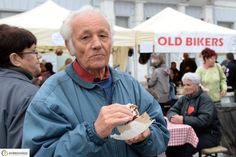 Szilváslepény kóstoló a Tirpák Fesztiválon- fotó Trifonov Éva