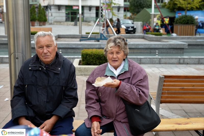 Szilváslepény kóstoló a Tirpák Fesztiválon- fotó Trifonov Éva