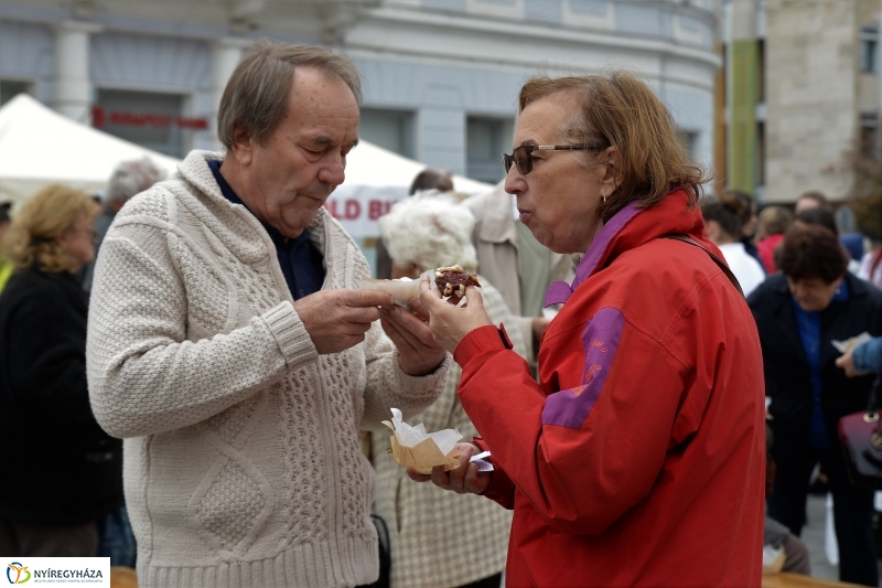 Szilváslepény kóstoló a Tirpák Fesztiválon- fotó Trifonov Éva