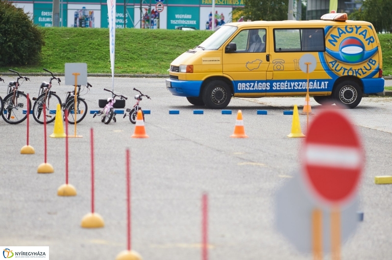 Közlekedj biztonságosan - fotó Szarka Lajos